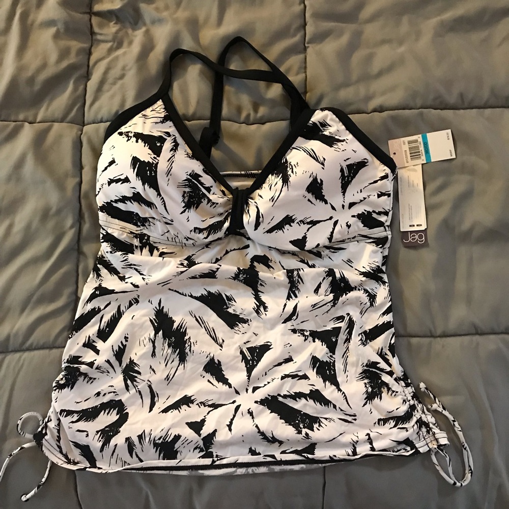 Black & white flowered jag swim top
